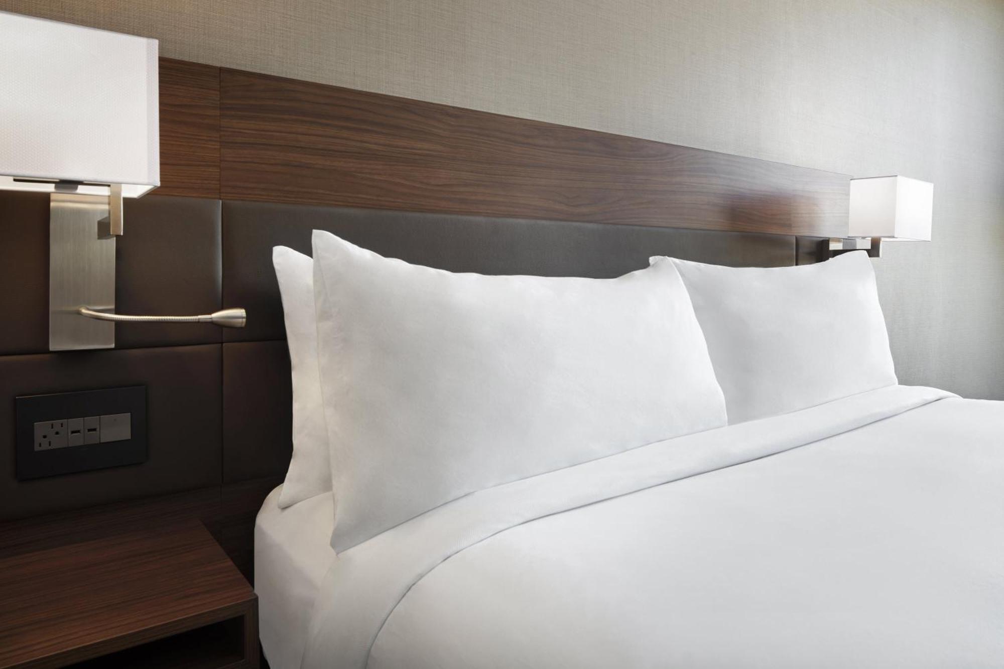 Ac Hotel By Marriott St. Louis Клейтон Екстер'єр фото